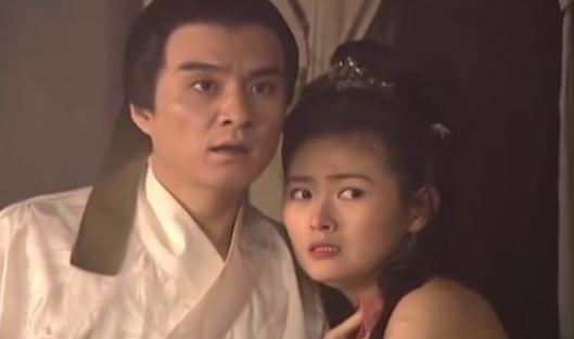 泥瓦匠$故事:丈夫出差三年妻子独居,回来见黑狗越来越胖,原因羞于启齿