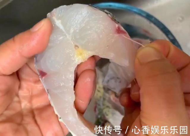 手把手教你自制砂锅鱼,鱼肉鲜香无腥味,30分钟就出锅