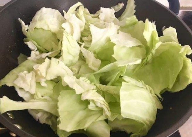  轻松|5步轻松搞定手撕包菜，一口气吃了三碗饭