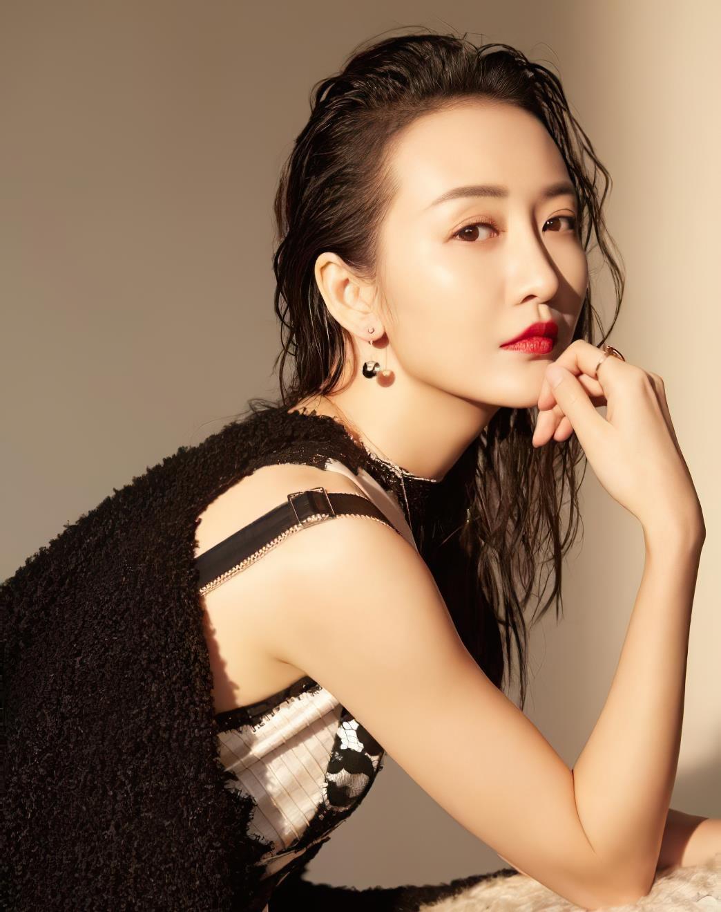 “人间水蜜桃”卸妆变大妈, 当红女艺人化妆堪比“整容”, 厉害!