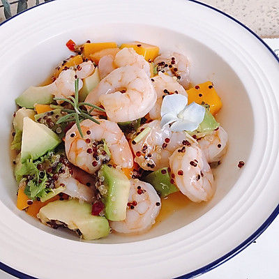 泰式虾仁牛油果沙拉