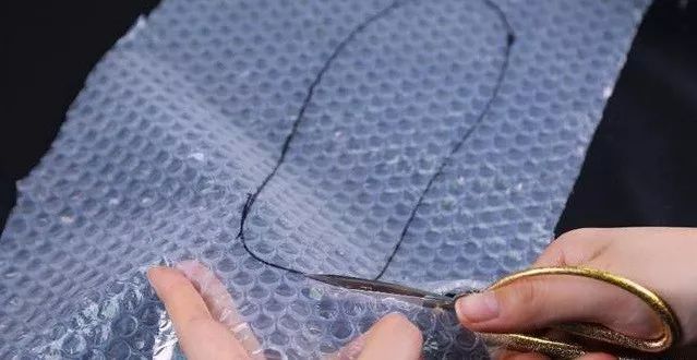 快递里的“气泡垫”别扔啦！放卫生间、厨房特实用，一年能省不少钱！