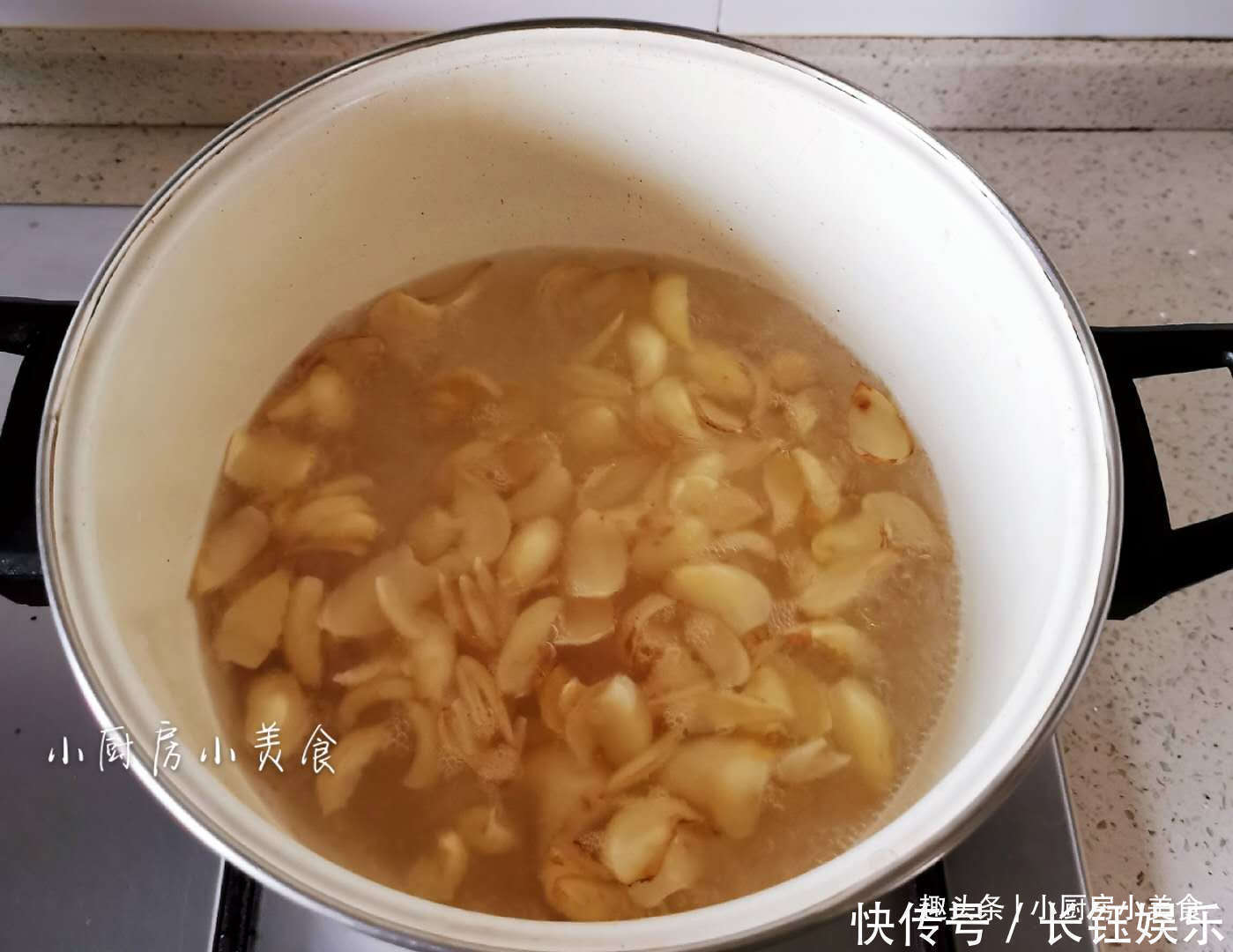 晚餐|晚餐吃素食,四种食材清炒一盘,清淡有营养,还能帮你清理肠胃