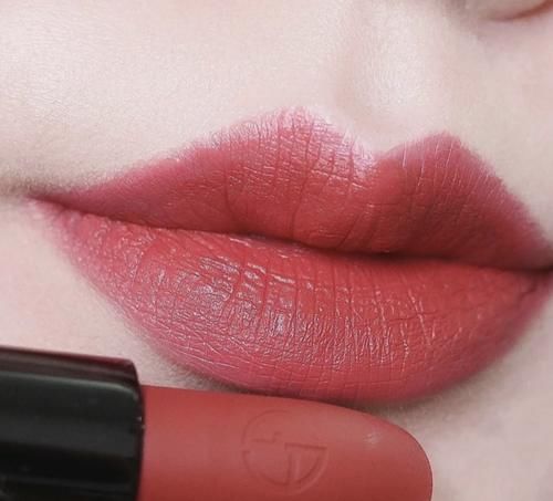 不想买太贵的口红？不如试试这几款好用的热门显白口红吧！