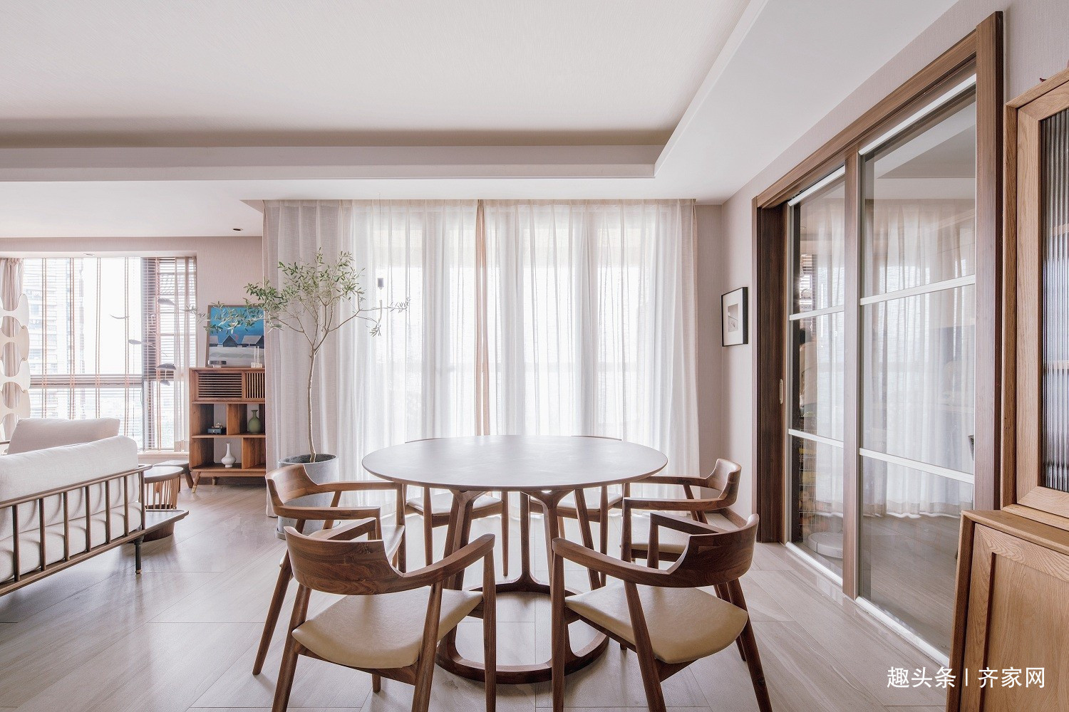 古一今|230平日式原木风,考虑业主体寒和小资情调,营造安稳舒适氛围