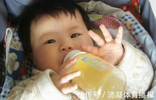 警告|6个月宝宝肠坏死,医生警告:2种辅食别再吃,奶粉顺序别颠倒