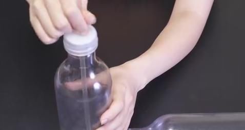 圆孔|塑料瓶变废为宝小妙招，做成一个“无限循环小水车”，有趣又好玩