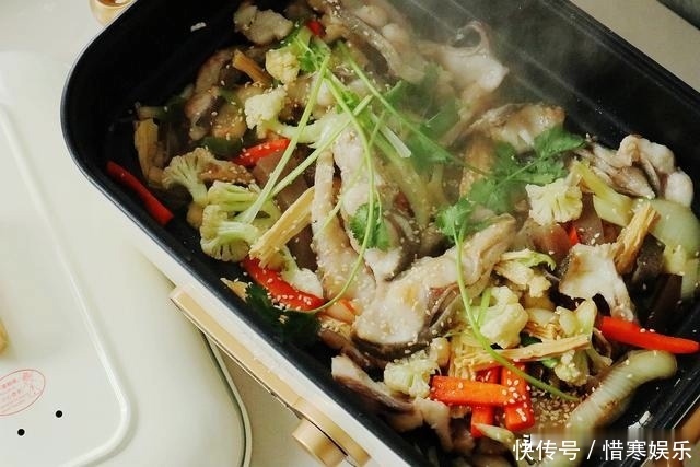  三人晚餐，鸡鸭鱼肉真丰盛，在家做太实惠了