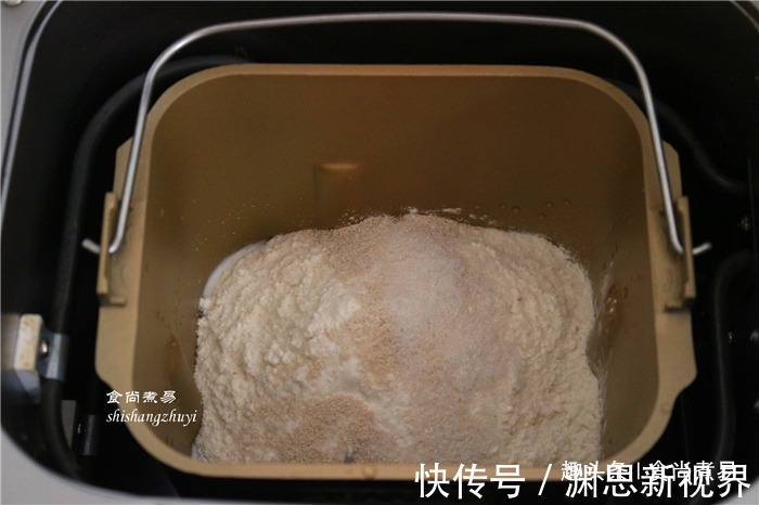 微波炉|此款面包要收好，简单卷一卷，层次分明，香软可口，在家做方便