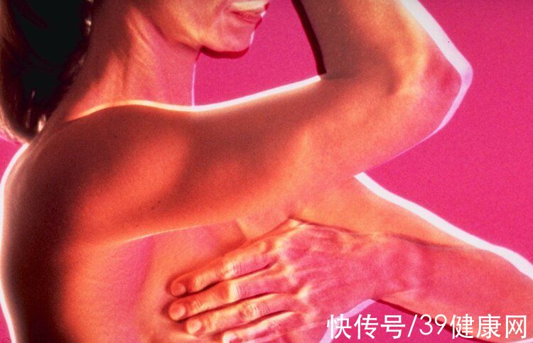 乳腺|女子乳房肿瘤拖15年不治：自以为没事，没想到差点人就没了