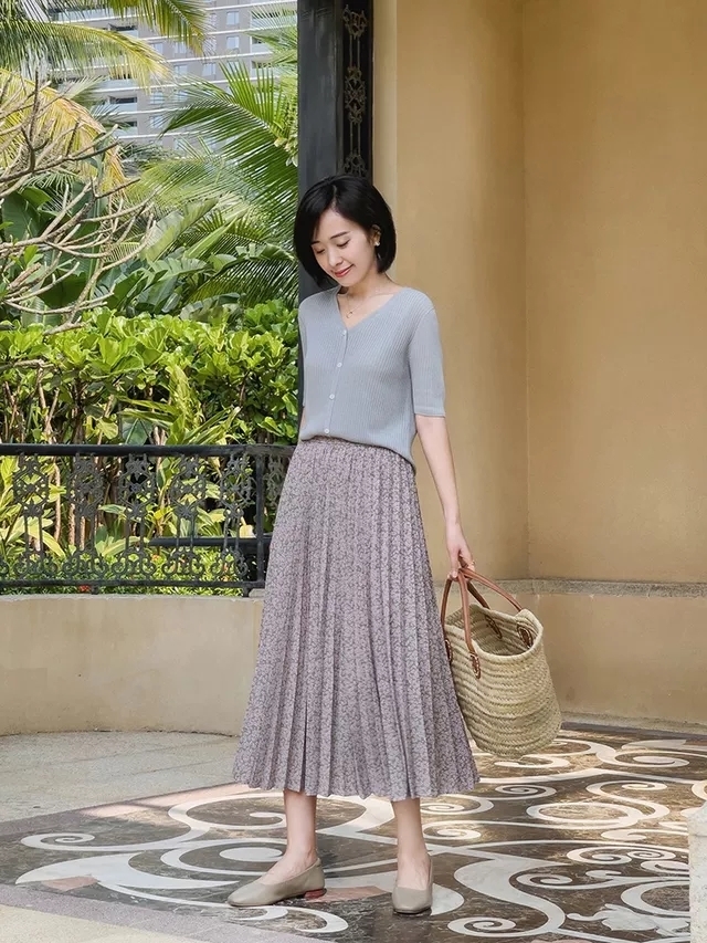 显瘦|“短袖T恤+半身裙”这也太配了吧!显白显瘦,太适30岁的女人了