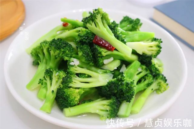 脆嫩|西蓝花炒不好吃?试试这做法,只用4种调味料,脆嫩爽口吃不够