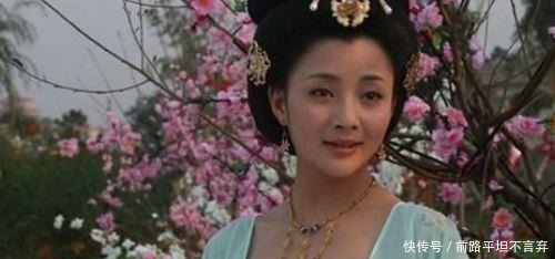 门切断|才女出上联野花不种年年有,秀才对出下联,才女听后羞涩脸红!