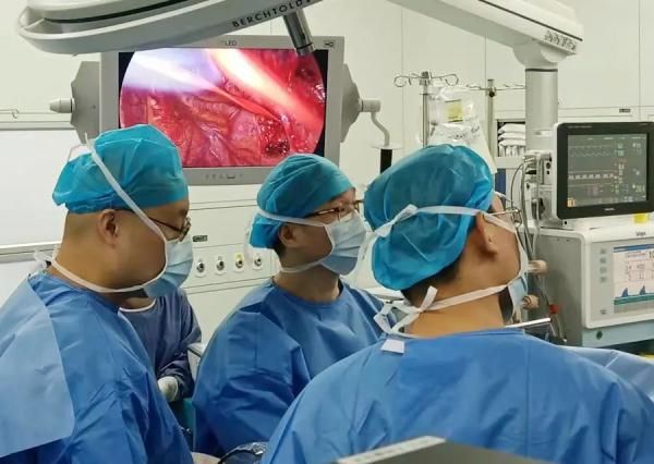 胸腔|惊!男子胸腔藏了块玻璃,11年不自知……