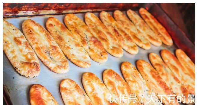 名点|看见袜子就联想到脚臭？江南名点袜底酥，用臭袜子命名的奇香酥饼