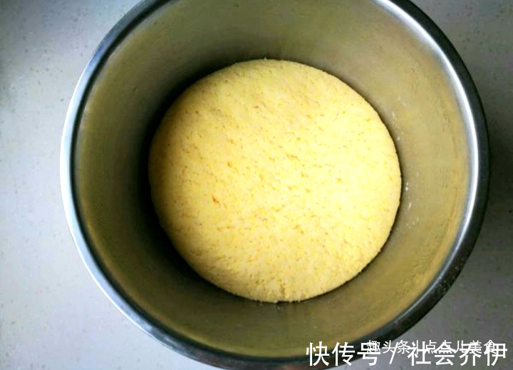 小碗|玉米面搭配各种时蔬,做出既有颜值营养又均衡玉米小碗,口感超棒