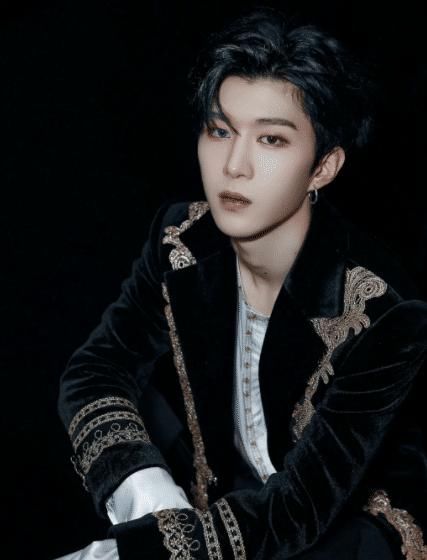  中心|王一博遇劲敌？当红偶像团体加盟新综艺，对打《宇宙打歌中心》！