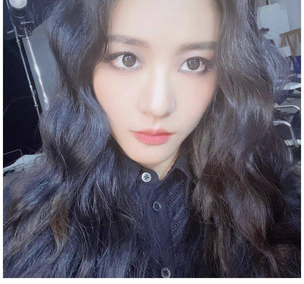 丨 黄子韬刚刚晒出的怼脸四连拍……