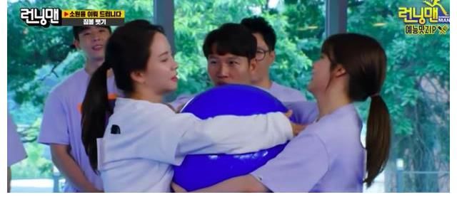 宋智孝|暧昧关系持续升温，《Running Man》金钟国对宋智孝的4个示爱细节