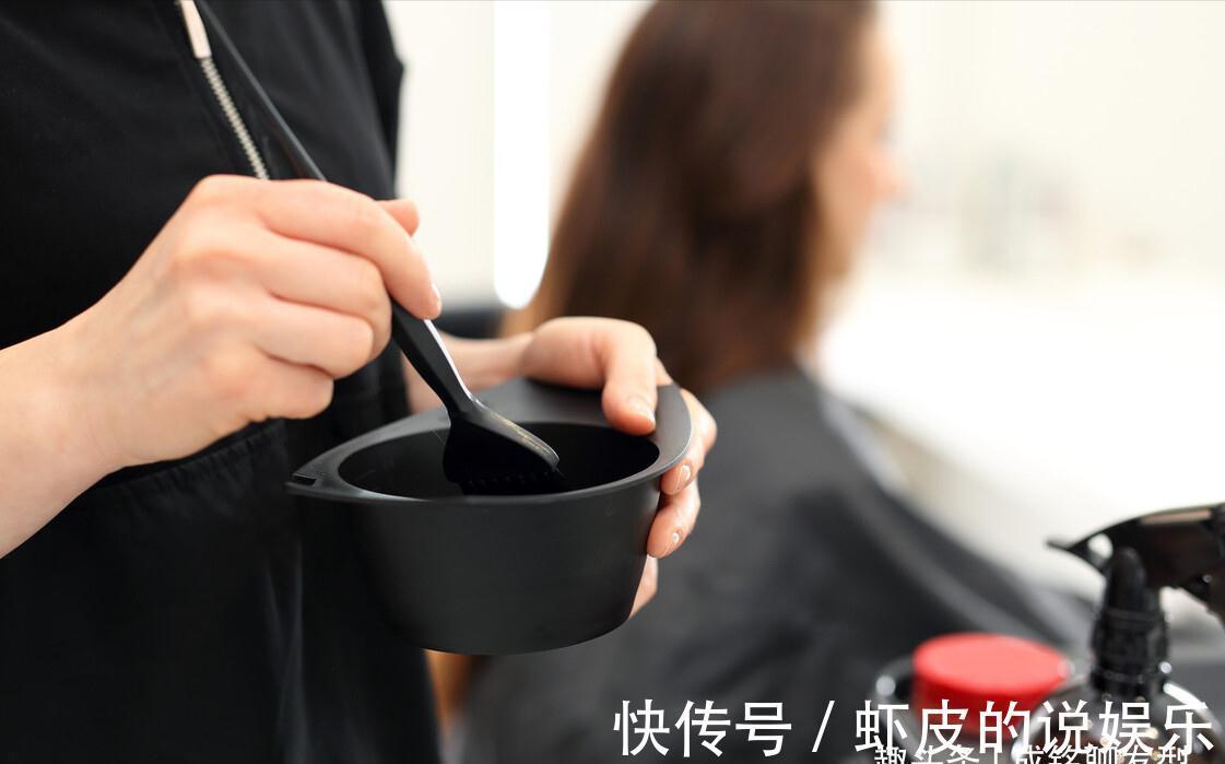 色素 染发不满意最好别洗掉,发质干枯又显焦黄,三种补救重获漂亮发色