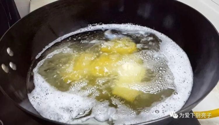 我家油条从来不发面,切一切锅里一炸,松软又香甜,越嚼越舒服