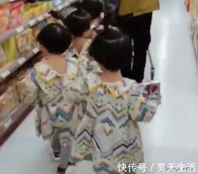 爸爸|四胞胎和爸爸一起逛超市,四个小家伙依次排开跟在爸爸的后面