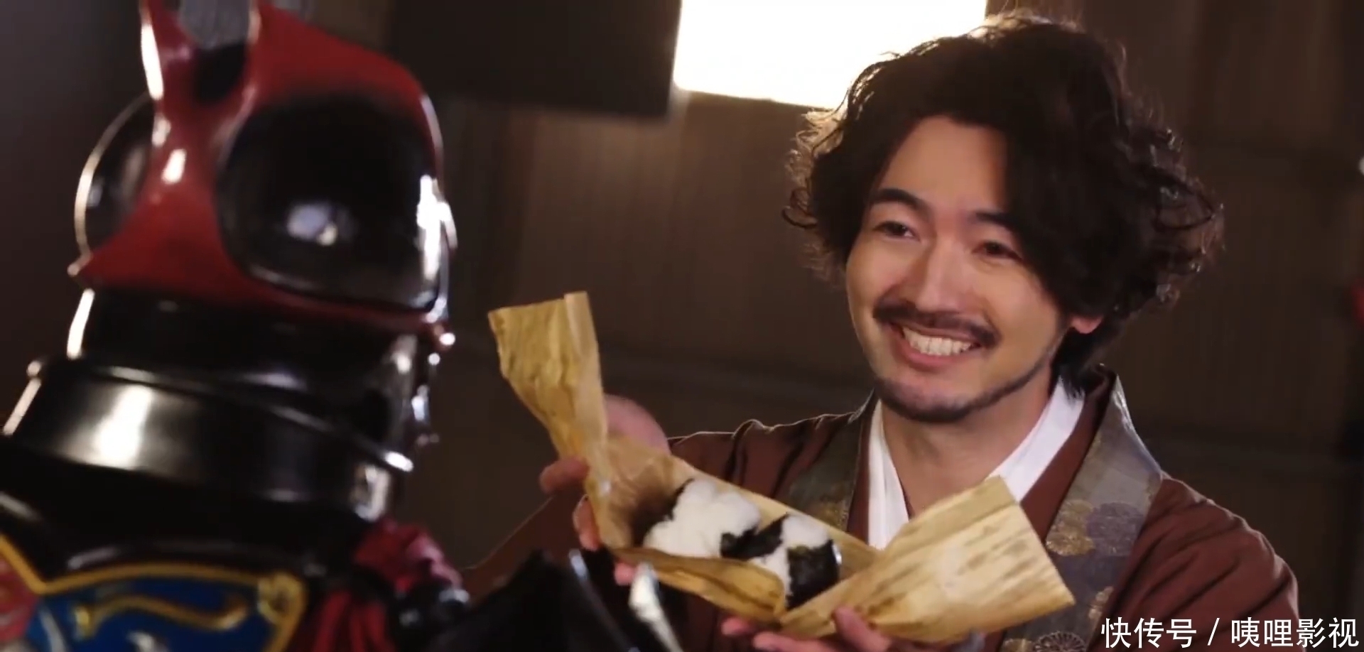 假面骑士|圣刃外传:假面骑士ghost回归3人,一送书一送饭,还有一人送人质