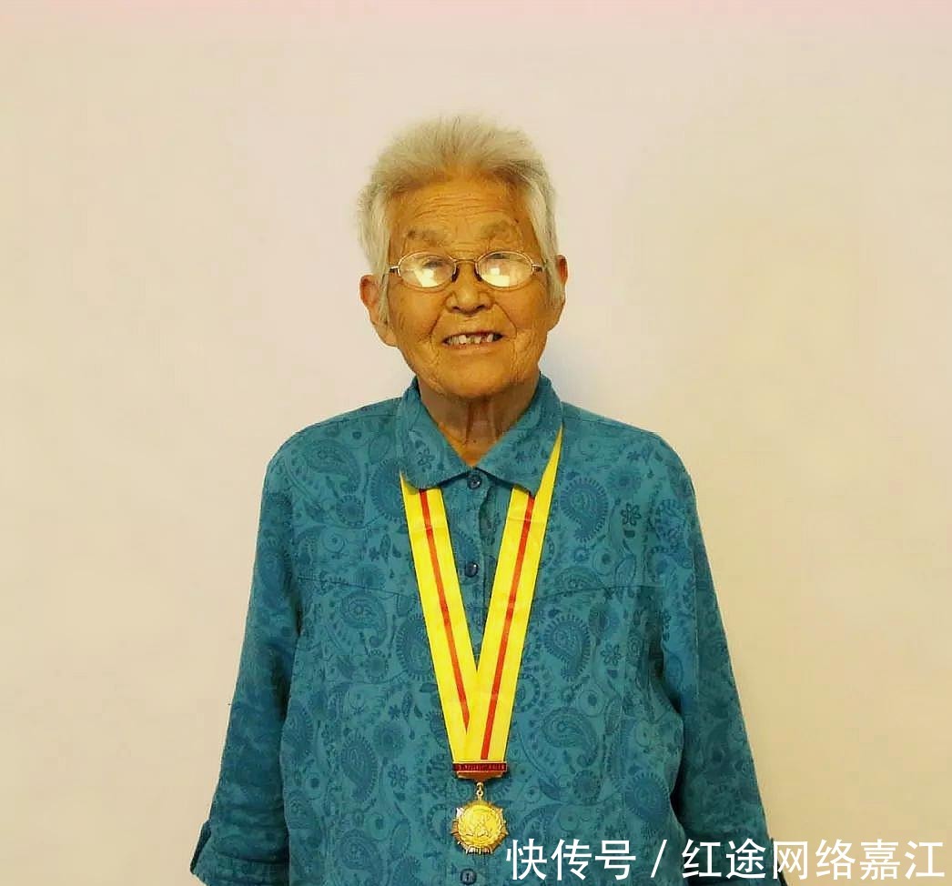 车主|抗日老兵街头处理交通事故,一句话喝住双方车主,连交警都佩服