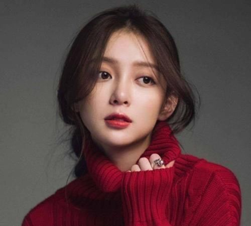 十年前拿下“选秀冠军”,本以为会从此大火,却怎么也捧不红?