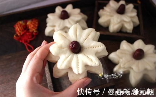 70岁的老妈蒸馒头有一手,这2步学会了光滑暄软特好吃,收藏试试