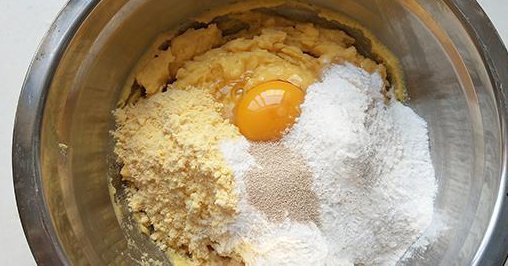 酥脆|玉米面最神奇的吃法,不蒸不烤还不烙,香甜酥脆出锅瞬间被抢光