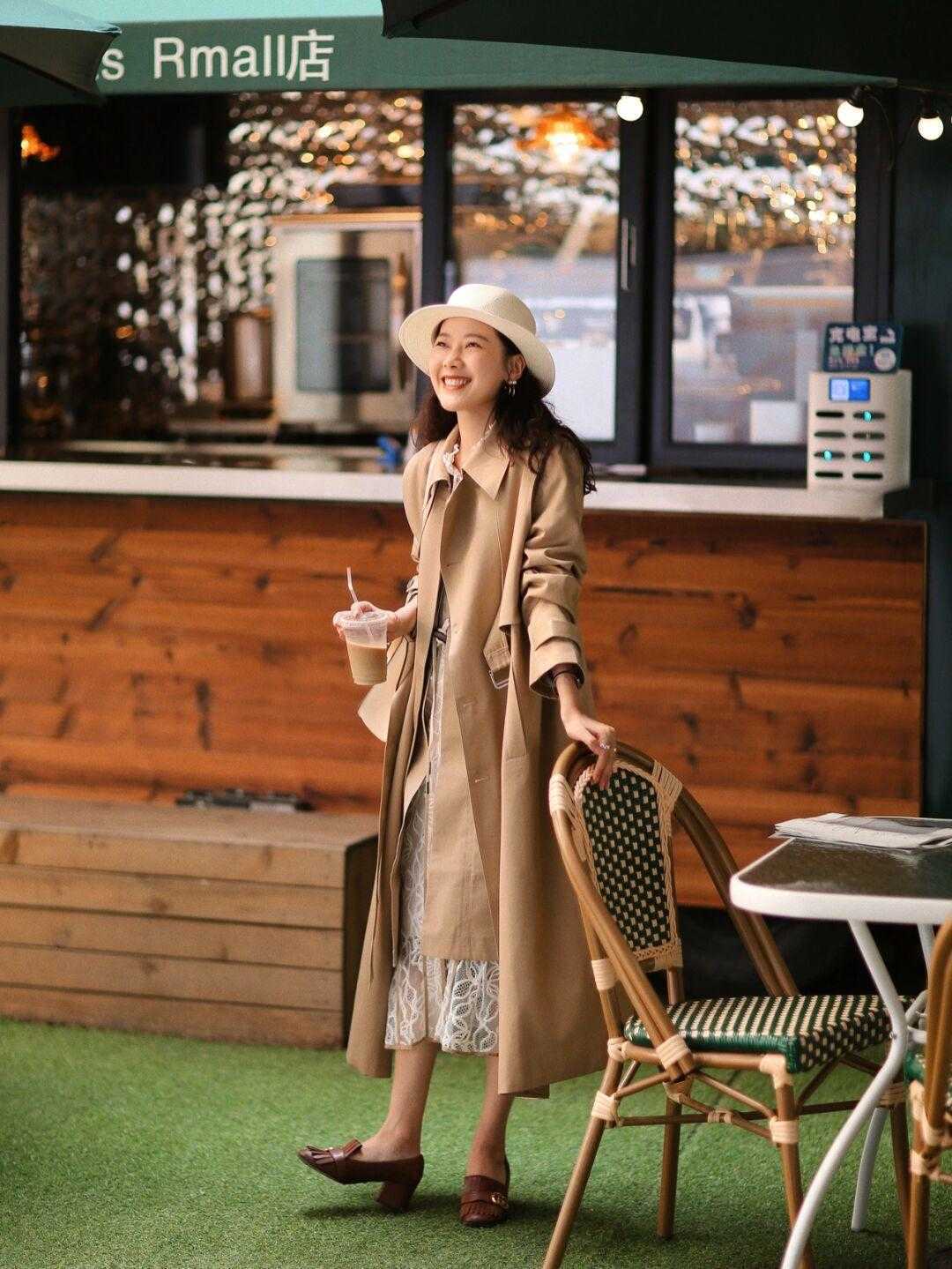 秋天|风衣的潮流还没过,小个子宁可搭配裤子,这是为什么?看完就明白