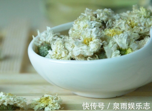预防贫血|菊花和此物一起泡,每天喝一杯,肝干净了,皱纹淡了,皮肤更红润