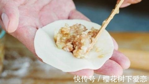 五香粉|拌饺子馅最忌放“此物”，10个人7个错用它，难怪饺子不鲜不好吃