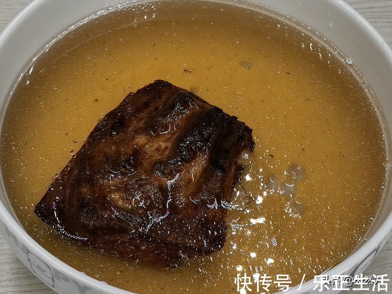 五花肉皮|怎样炸扣肉皮才起泡,方法简单,轻松搞定