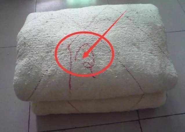 异味|被子睡久了,潮湿有异味教你1诀窍,不过水不用晒,杀菌还除螨