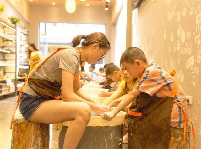 朋友圈|“没文化真可怕”,宝妈朋友圈晒孩子奖状被提醒,急忙羞愧删除