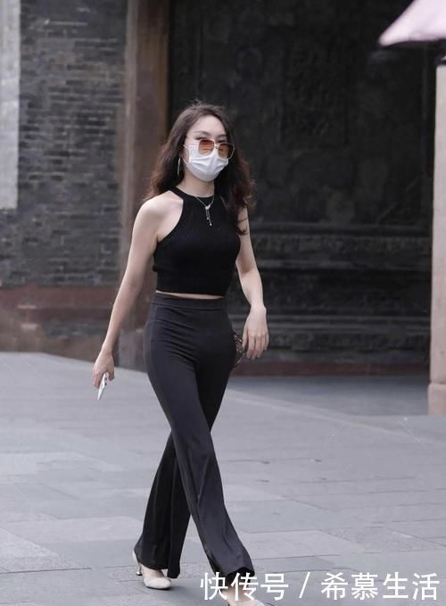 美女|“小黑裤”再次席卷而来，以新奇的穿法，令“小肚腩”无处躲藏！