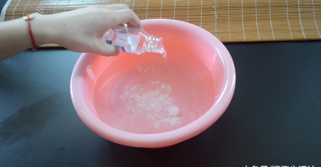 冲洗|凉席脏了别再用水冲洗了, 教你5分钟清洗凉席, 洗的干净还能除螨