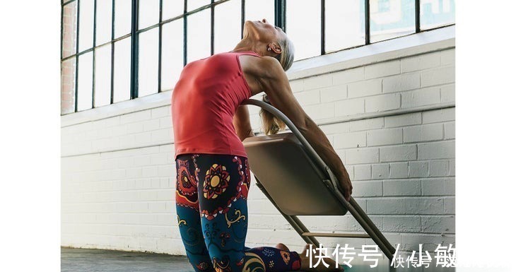 瑜伽椅|瑜伽骆驼式总是腰痛?手抓不到脚?这9个技巧要掌握