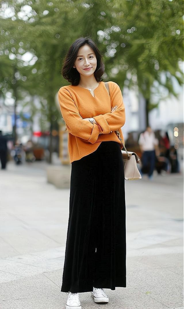 你还在穿牛仔裤吗早过时了!来看看今年流行的“阔腿裤”吧