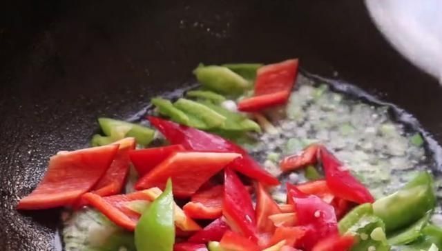 解馋|腐竹这样做才叫香,简单快速,入味下饭又解馋,不吃撑都停不下来