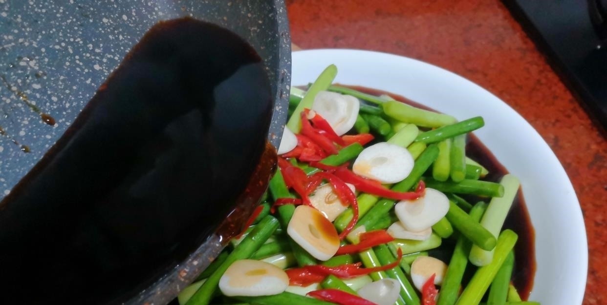 腌蒜苔|黃磊做韓式腌蒜苔,何炅驚叫:好吃!曬黃磊同款做法火了朋友圈!