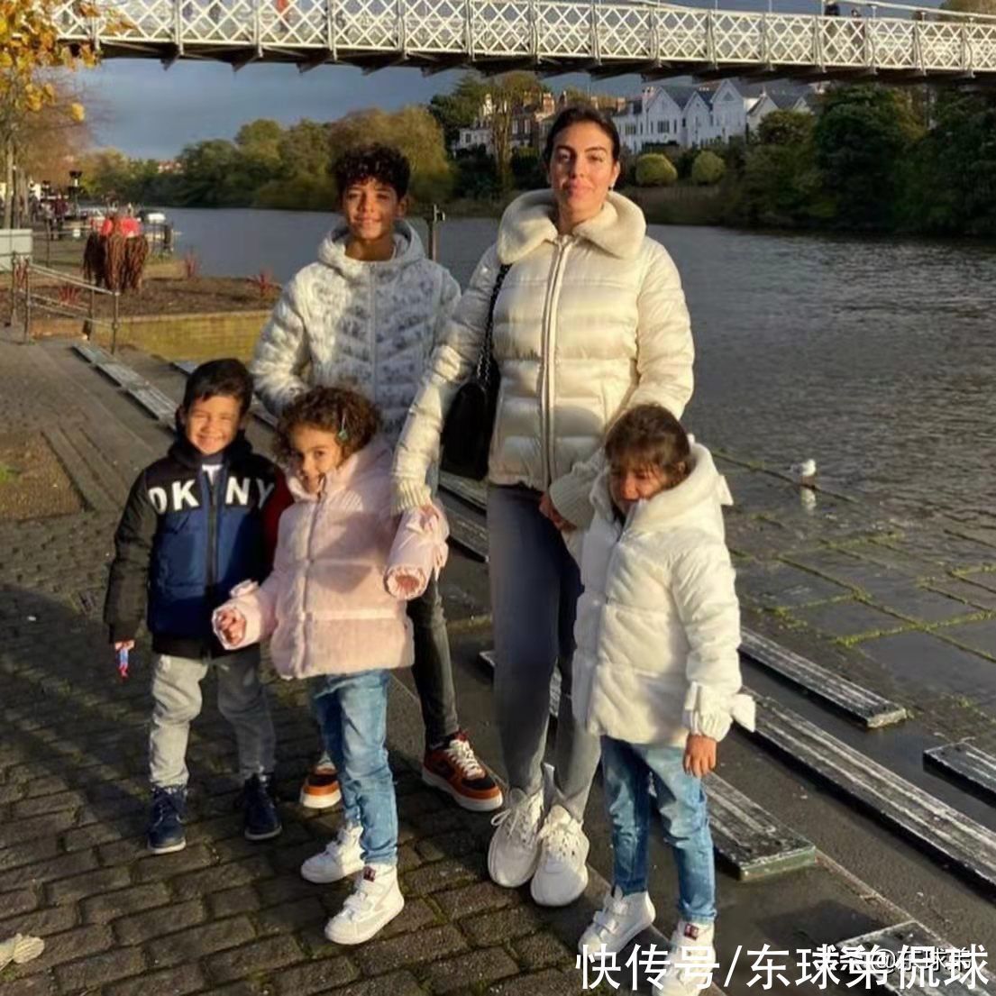 迷你罗|未婚先为C罗生下3个孩子,乔治娜为何不怕未来和C罗分手吗?