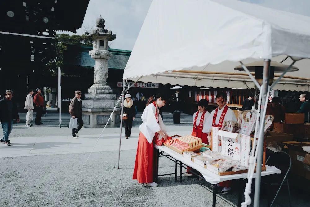 河边|丹枫江冷人初去,鸭川河边的嬉闹声还曾记否?