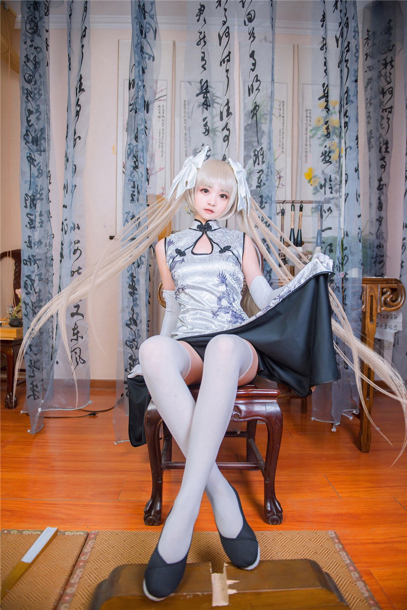 coser|清纯穹妹cos，修身旗袍绝美，白丝袜今日最佳