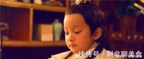 双鳌|熊孩子爬上龙椅玩耍,皇帝:上面好玩吗?男孩妙答6字,顺利继位