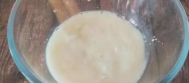 筷子|早餐饼的新吃法，不揉面不擀面，筷子一搅，比包子油条好吃，真香
