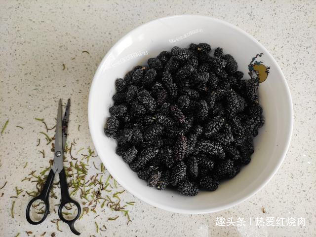 柠檬汁|桑葚好吃就是不耐存放,试试这么做更甜更好吃,放很久都不会坏