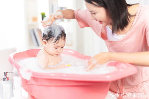 新手|夏日如何安排宝宝沐浴？月龄不同方法不一，给娃洗澡要多留意